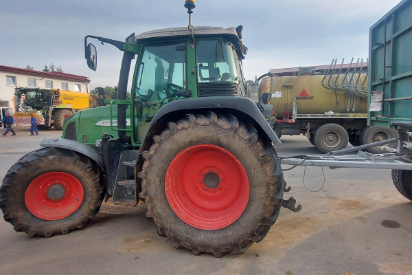 Fendt 415 Vario 